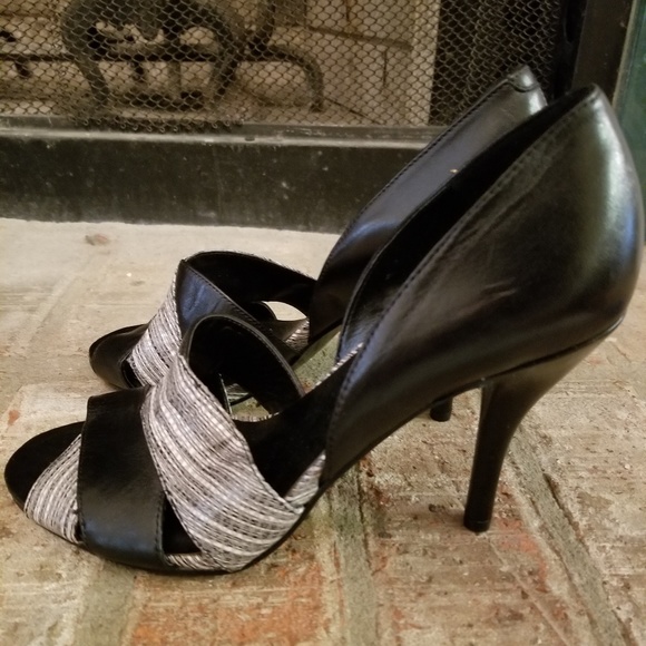 Open toe pump - Picture 3 of 7